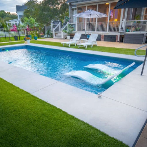 Latham Corinthian 12 Fiberglass Tanning Ledges