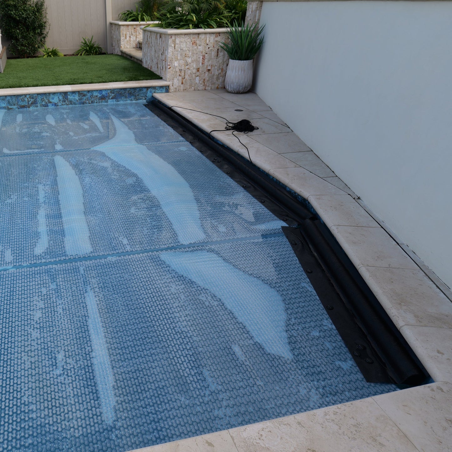 Floating Leading Edge With Pull Cord For GeoBubble Pool Covers - Take Your Pool Cover On & Off With Ease!